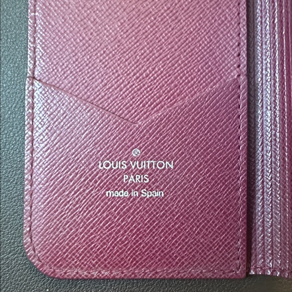 Louis Vuitton Textured deep red  Phone Case
See measurements to insure size. - Picture 4 of 11